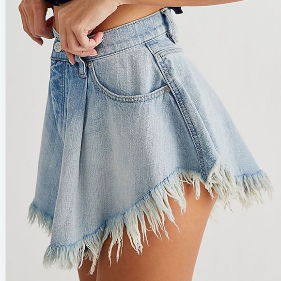 We The Free Distressed Blue Denim Shorts - Picture 3 of 6